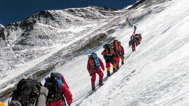 Ribuan Pendaki Everest Terjebak Badai Salju, Kemlu RI Pastikan Tak Ada WNI Jadi Korban