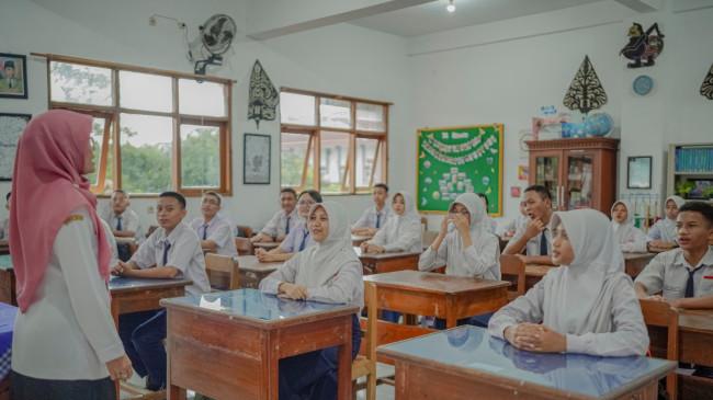 10 Contoh Surat untuk Hari Guru Nasional 2025 Penuh Makna dan Menyentuh Hati 