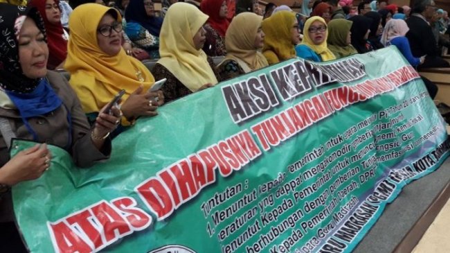 Ribuan Guru Honorer Madrasah Swasta di Banten Demo ke Jakarta, Bagaimana Nasib Siswanya?