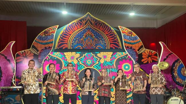 Satu Kain Sejuta Cerita, Hani Pramono Anung Dorong Pelestarian Budaya Lewat Hari Batik Nasional