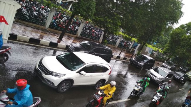 Prakiraan Cuaca DKI Jakarta Akhir Pekan Besok, 15 November 2025: Potensi Hujan di Semua Wilayah