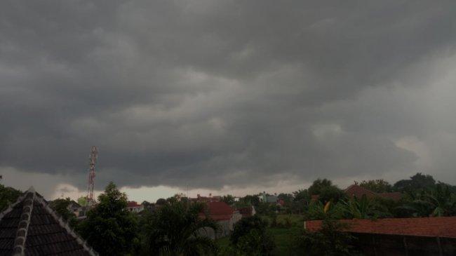 Cuaca Besok Rabu, 12 November 2025 di DKI Jakarta: Jaksel dan Jaktim Hujan Ringan