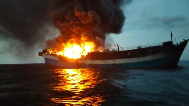 Mengenal KM Makmur 03, Kapal Penangkap Ikan Hangus Terbakar di Laut Banda, 11 ABK Hilang