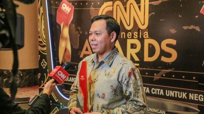 Komitmen Dukung dan Kawal Program Asta Cita di Daerah, Ketua DPD RI Dianugerahi CNN Award