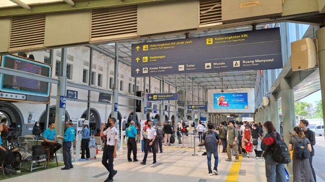 Libur Idul Adha, 16 Ribu Penumpang Berangkat dari Stasiun Pasar Senen