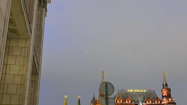 Penampakan Cahaya Hijau Misterius yang Melesat di Langit Moskow, Rusia Dihantam Meteor?