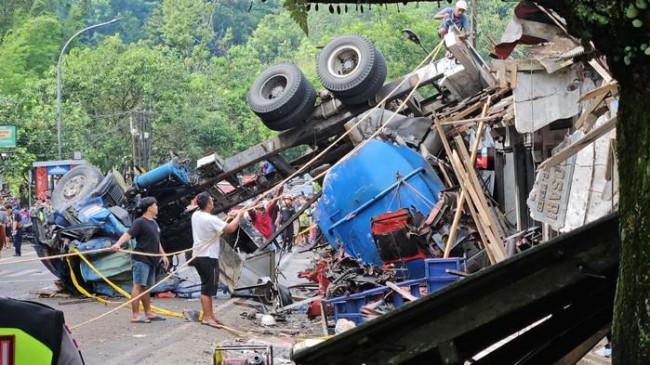 Truk Tangki Hantam Dua Mobil dan Kios Pasar di Purworejo, Kerugian Capai Ratusan Juta