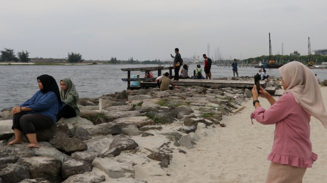 Prakiraan Cuaca DKI Jakarta Hari Ini, 7 Oktober 2025: Sebagian Berawan dan Hujan Ringan