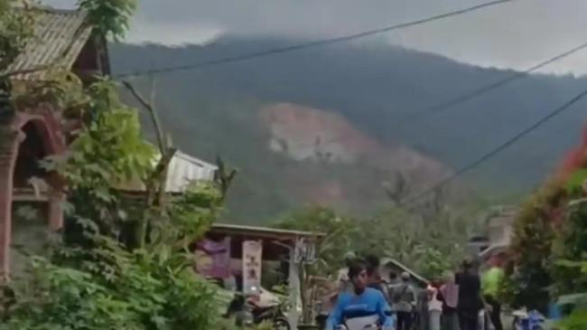 Puluhan Rumah di Situkung Banjarnegara Tertimbun Material Longsor, 5 Warga Dilaporkan Terjebak