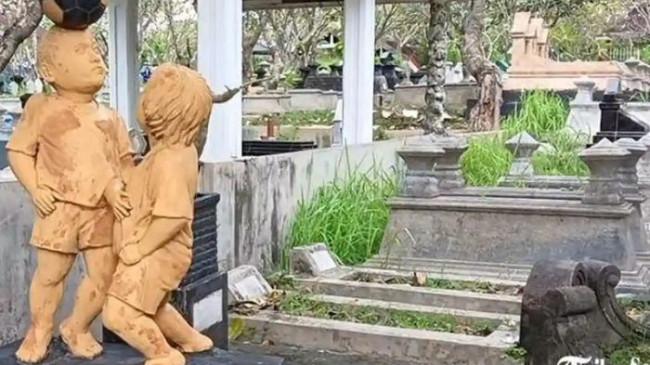 Viral Makam Berhias Patung Anak Main Bola di Solo, Ini Penjelasan Petugas TPU