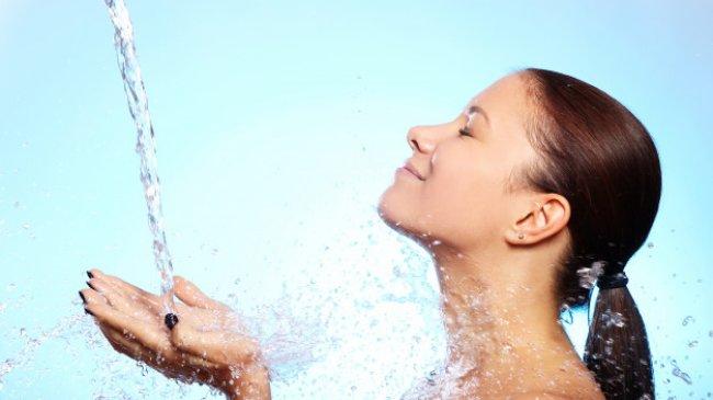 Ada Mikroplastik di Air Hujan, Dokter Kulit Ungkap Cara Bersihkan Wajah Setelah Terpapar