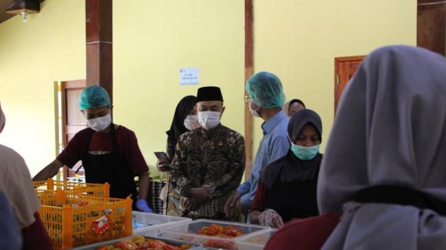Tinjau SPPG di Bantul, Tamsil Linrung Pastikan Proses MBG Aman dan Higienis