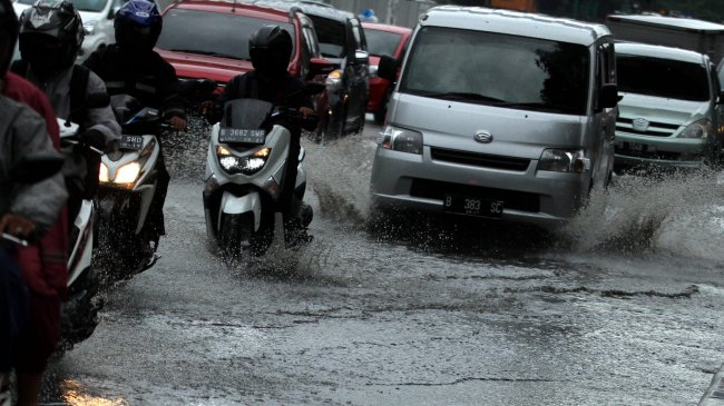 Prakiraan Cuaca DKI Jakarta Hari Ini, 19 November 2025: Prediksi Hujan Ringan di Semua Wilayah