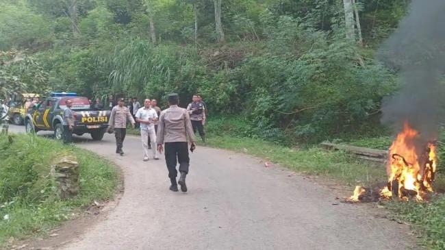 Motor Pencuri di Pati Dibakar Massa, Kepergok Keluar Rumah Korban sambil Bawa Tas Hitam