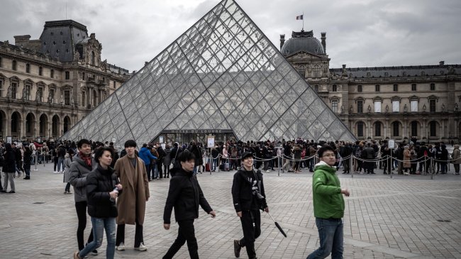 Terungkap Cara Perampok Gasak Perhiasan Napoleon di Museum Louvre, Sistem Keamanan jadi Perhatian