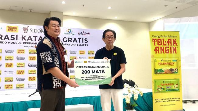 Gelar Operasi Katarak Gratis, Perusahaan Jamu Ini Bantu Ratusan Warga Bandung ‘Kembali Melihat’