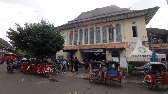 Prakiraan Cuaca Kota Solo Jumat, 31 Oktober 2025: Pagi Berawan, Siang Hujan Ringan