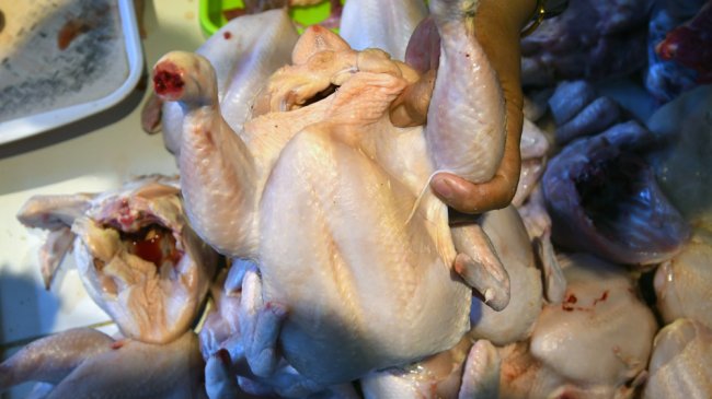 Pria di Ciputat Tangsel Memeras Pedagang Ayam Sambil Bawa Senjata Tajam, Pelaku Rusak Lapak Korban