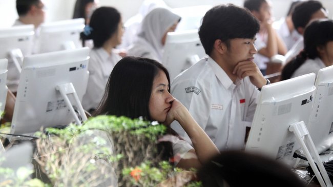 Kunci Jawaban LKS Bahasa Indonesia Kelas 11 SMA Halaman 24: Identifikasi Jenis Teks Berita