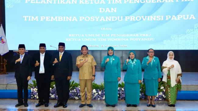 Tri Tito Lantik Ketua TP PKK dan Tim Pembina Posyandu Provinsi Papua