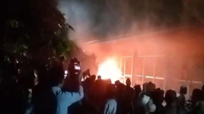 Water Park di Kangean Sumenep Dibakar Massa Usai Penangkapan 7 Nelayan