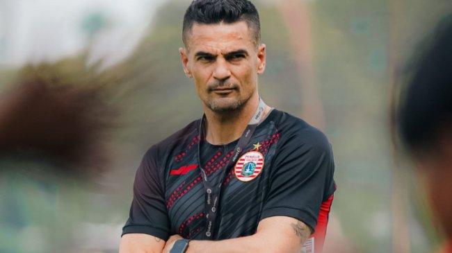 Persija Gagal Raih Kemenangan 4 Laga Beruntun, Carlos Pena Diberi Kesempatan Sampai Putaran Pertama