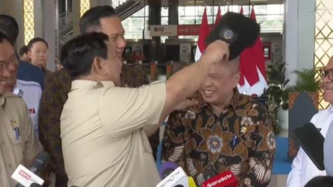 Momen Prabowo Tiba-tiba Angkat Topi Menhub Lihat Kepalanya Mulai Botak, Stres Kerja di Kabinetnya