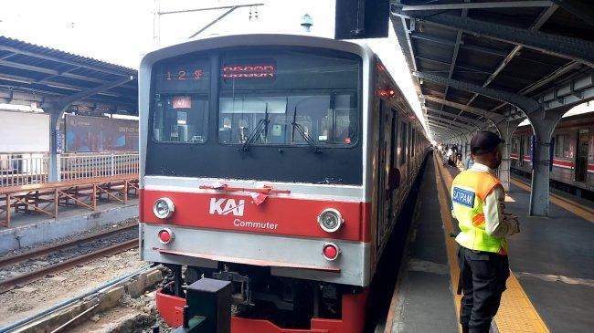 Dirut KCI: QRIS Tap Tekan Penggunaan Uang Tunai di Stasiun
