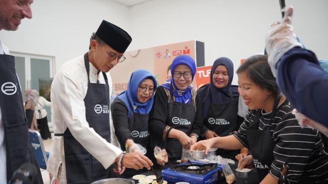 Buka Lapangan Kerja, Sandiaga Uno Dorong Perempuan Mandiri Tingkatkan Ekonomi Keluarga