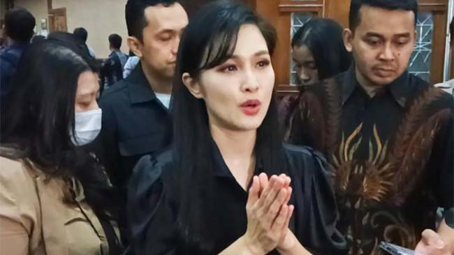 Sambil Tahan Tangis, Sandra Dewi Ungkap Kerinduan pada Harvey Moeis: Kapan Bisa Bertemu Suami Saya?