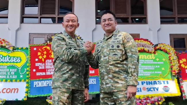 Suasana Haru dan Pelukan Prajurit Warnai Acara Tradisi Pelepasan Kepala Dinas Penerangan TNI AD