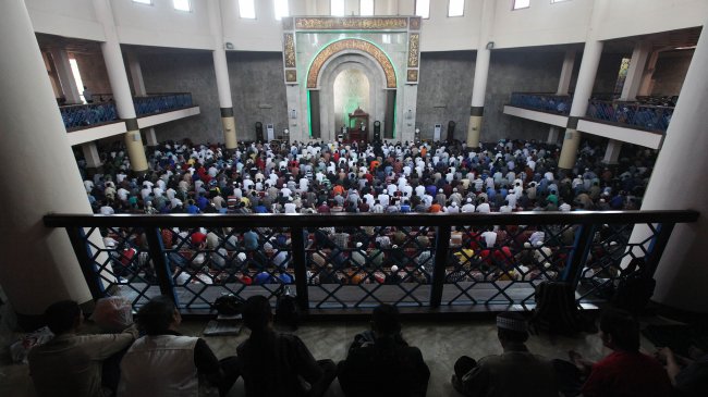 Khutbah Tema Hari Guru Nasional, Jumat 21 November 2025: Peran Guru bagi Masa Depan Bangsa