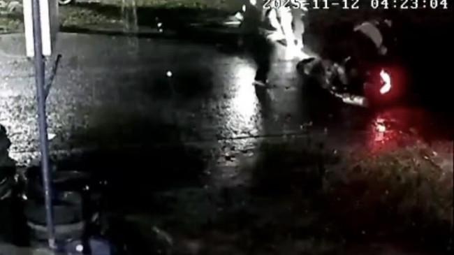 Aksi Begal Bersenjata di Bekasi Terekam CCTV, Incar Pekerja yang Berangkat Subuh