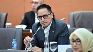 2810-Anggota-Komisi-VI-DPR-RI-Firnando-Ganinduto.jpg