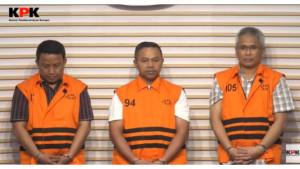 3-Tersangka-OTT-KPK-di-Riau.jpg