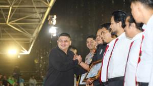 5-polisi-makassar-dapat-penghargaan.jpg