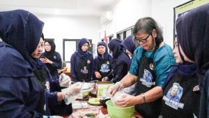 50-peserta-yang-merupakan-pelaku-UMKM-dari-Kabupaten-Bogor-mendapatkan-pelatihan-baking.jpg