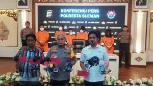 6-Wartawan-Gadungan-Peras-Wanita-Rp300-Juta-di-Sleman-Pergoki-Korban-Check-In-Bersama-Selingkuhan.jpg
