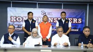 ADRIAN-GUNADI-DIPULANGKAN-eks-Bos-Pinjol.jpg