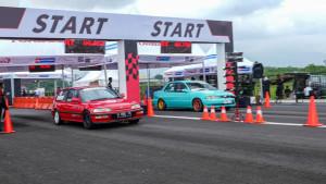 ADU-KENCANG-Dua-mobil-peserta-Pertamax-Turbo-Drag-Fest.jpg