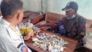 AR-70-pengemis-tua-yang-diamankan-oleh-Satpol-PP-Kota-Kediri.jpg