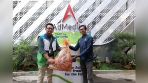 AdMedika-gandeng-Waste4Change-kelola-sampah-kantor.jpg
