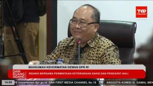Ahli-hukum-tata-negara-dari-Universitas-Indonesia-Prof-Satya-Arinanto-Sidang-MKD-DPR-RI.jpg