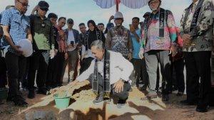 Ahmad-Zabadi-minyak-merah.jpg