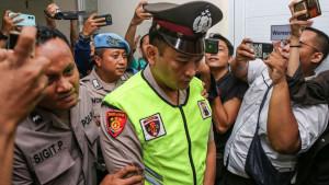 Aipda-Robig-Terima-Gaji-sebagai-Polisi.jpg