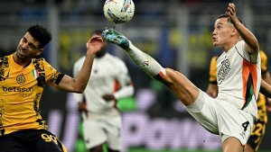 Aksi-Jay-Idzes-saat-Melawan-Inter-Milan_20241104_081927.jpg