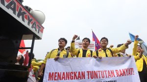 Aksi-Mahasiswa-Kawal-Tuntutan-Rakyat_20250909_192044.jpg