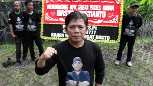 Aksi-Mantan-Kader-PDIP-Sudarsono-Terkait-Kasus-Hukum-Hasto_20250217_122711.jpg