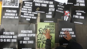 Aksi-Tolak-Gelar-Pahlawan-untuk-Soeharto_20251107_073516.jpg