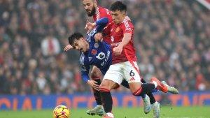 Aksi-bek-Manchester-United-Lisandro-Martinez-lawan-Leicester-City-di-Liga-Inggris.jpg